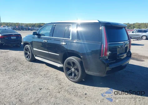 2015 Cadillac Escalade Luxury z USA, uszkodzony, nr VIN 1GYS4BKJ9FR245313